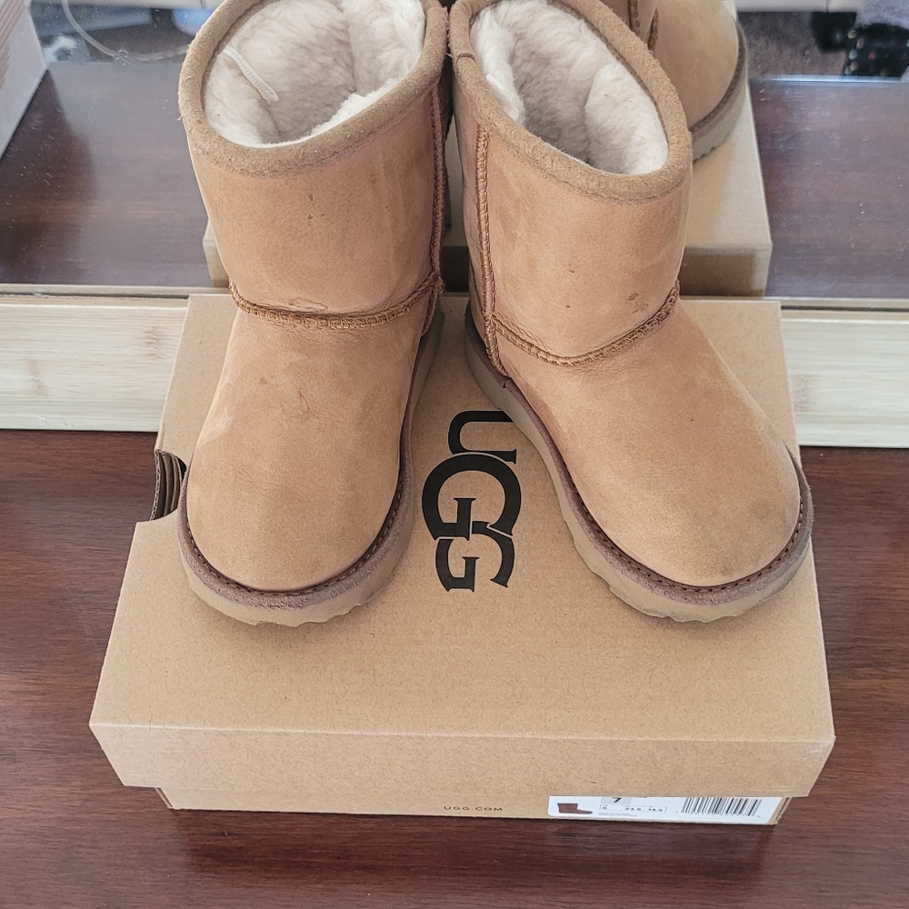 Kids Chestnut UGGS WP